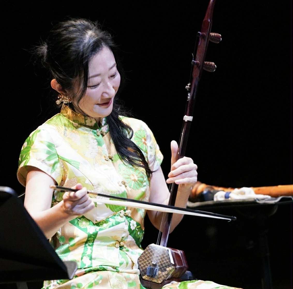 二胡の演奏者 帯金真理子